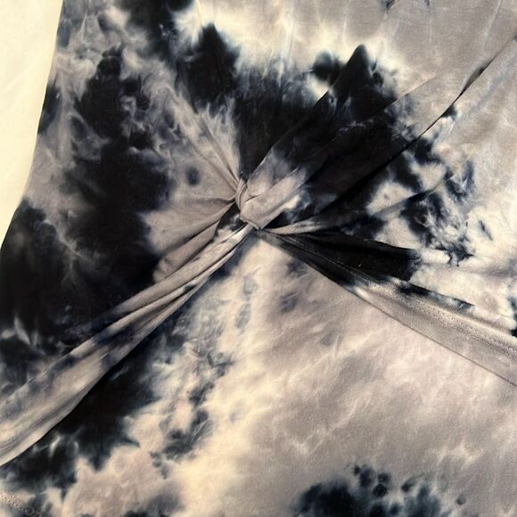 Time & Tru size small short sleeve black and grey tie dye knot front tunic EUC - Picture 6 of 10